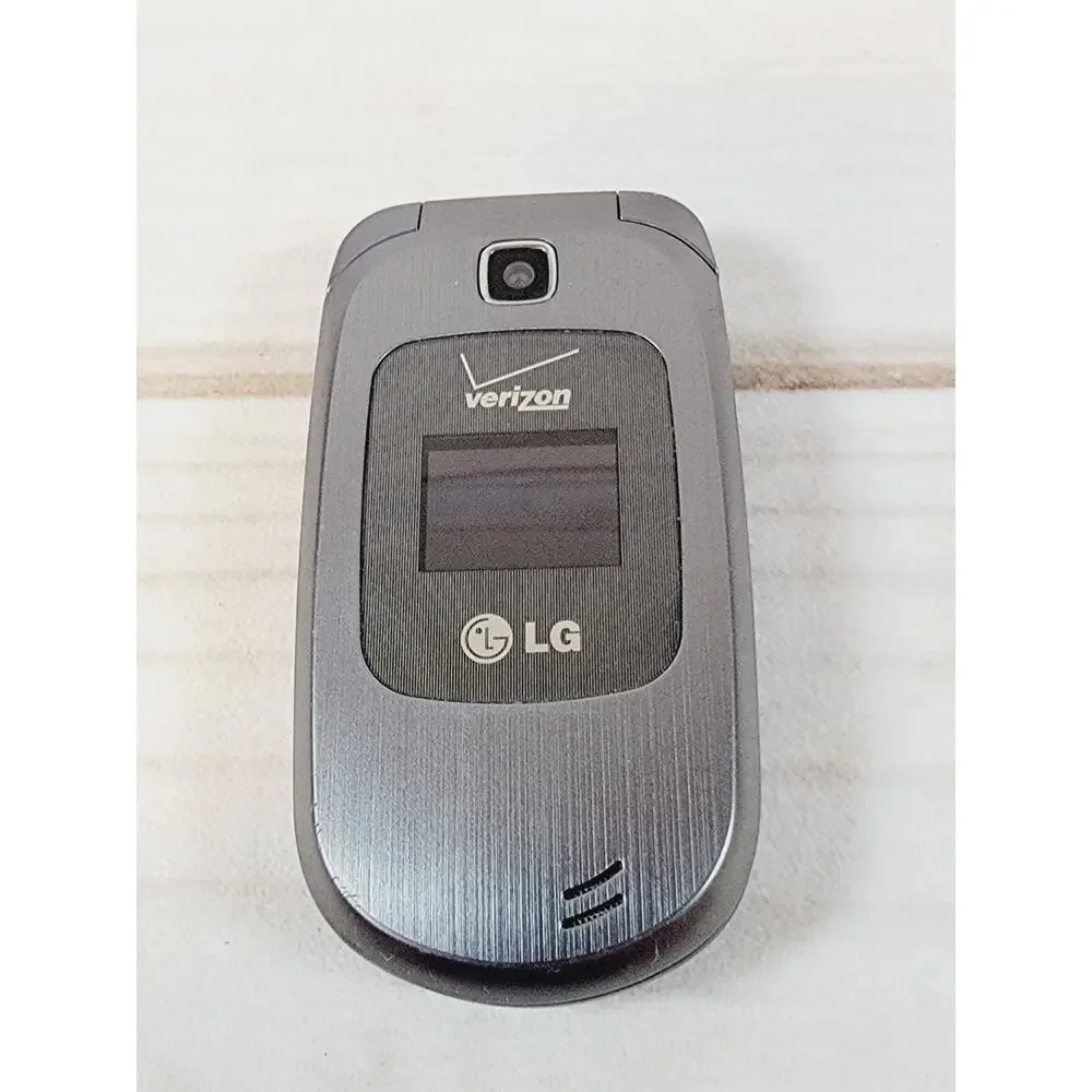 LG LG-VN150S Revere 2 Gray Verizon Flip Cellular Phone W/ Charging Cord Tested